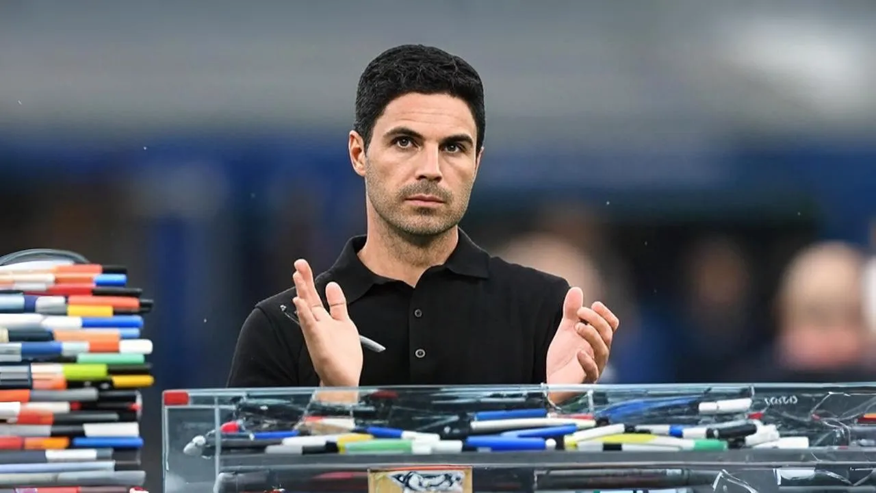 A blank space on the right flank forces Arteta to choose between trust, risk, and rotational balance.